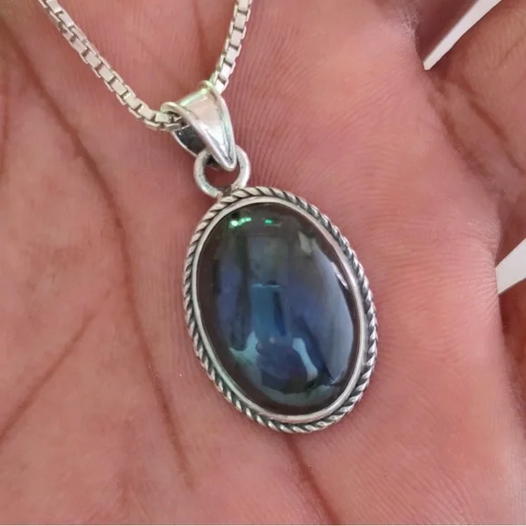 New Woman’s Sterling Silver Natural Brazilian Blue Kyanite Gemstone Necklace - Picture 7 of 10